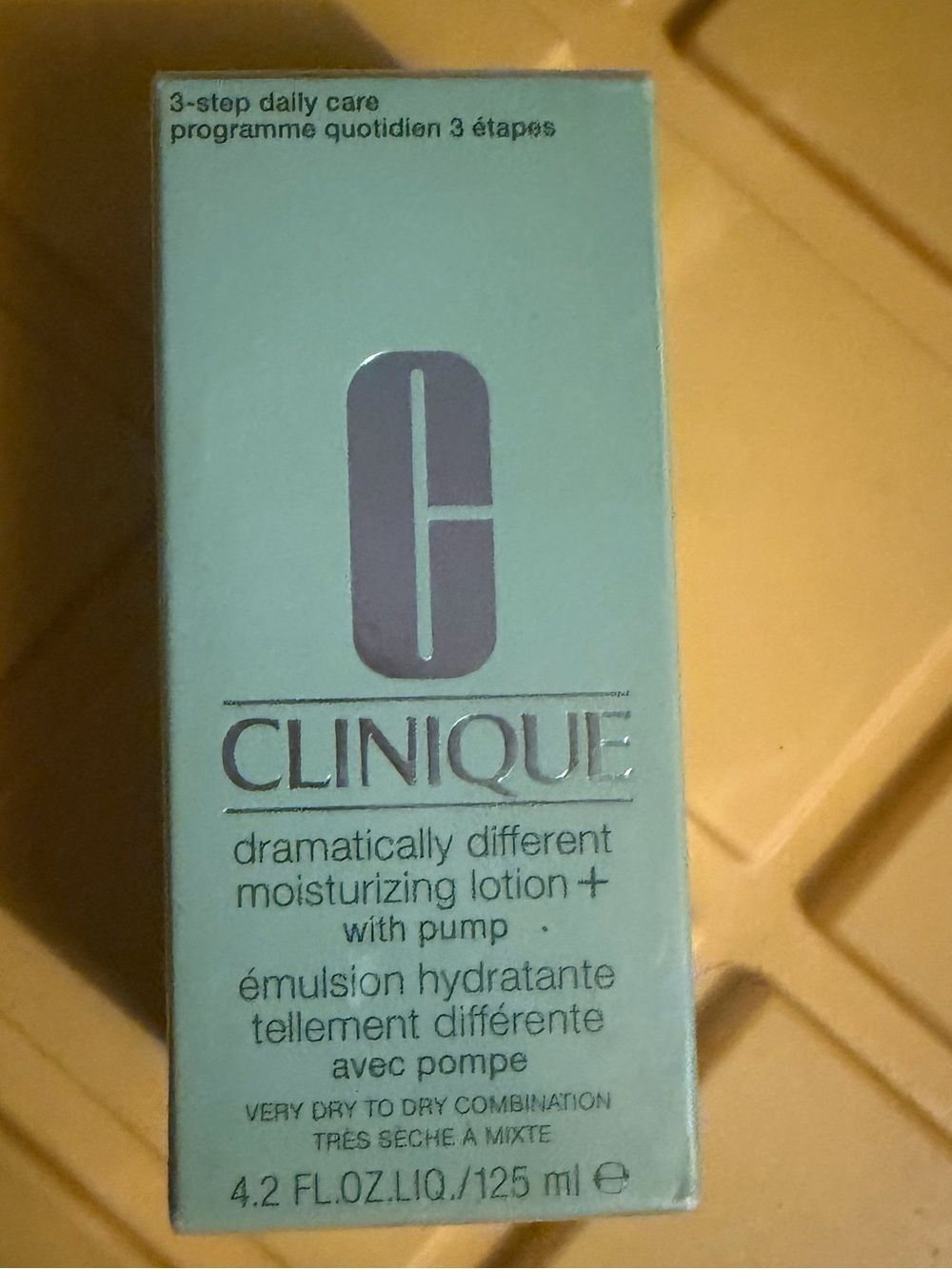 Clinique Dramatically Different Moisture Lotion in sealed box $40 - Picture 3 of 5
